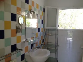 Charming Village House, Uzes 5 Km, Pool, ummauerten Gärten, Ansichten, 2 Schlafzimmer - Image 2