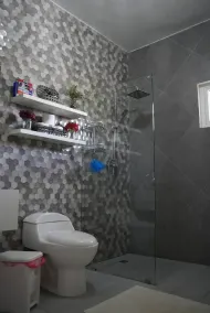 Beach Luxury Apt 🏝 WiFi|AC|HotWater|SmartTv #1B - Image 4
