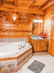 Beautiful Cabin on a Vineyard - Image 4