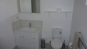 Funky stor enbäddslägenhet med balkong och bra uteservering - Image 3