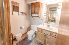 Spacious hunting lodge hideaway with stunning views and Private River Access - Image 5