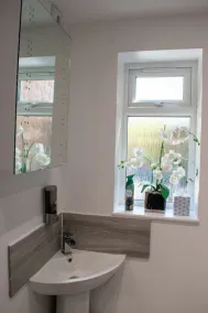 121 Studio - Apartment with Kitchen, Terrace, Stansted Airport Shuttle - Image 2