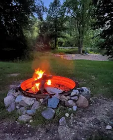 Cozy Riverfront Cottage - Image 5