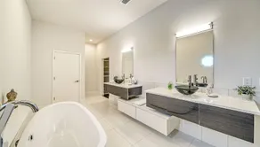 Amazing 4/4.5 Siesta Key House on Canal w/ Pool WALK TO THE BEACH - Image 3