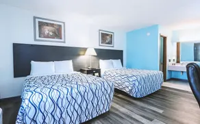 Blue Way Inn & Suites Wellington - Deluxe 2 Queen Bed Non Smoking - Image 5