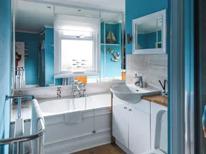 3 bedroom accommodation in Glenelg - Image 2