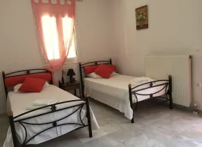 Luxury family villa with mountain views near the sea - Image 2