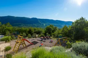 Villa familiare in completa privacy con piscina riscaldata, parco per bambini, sauna e portineria - Image 2