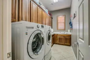 Sparkling clean family retreat with pool, game room, Wi-Fi  golf & Lake Pleasant - Image 2