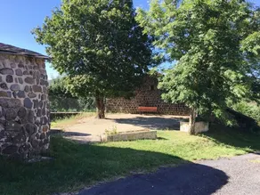 Cozy Cottage Near Mézenc Plateau - Calm Hamlet, Golf Nearby, Baby Gear Included - Image 1
