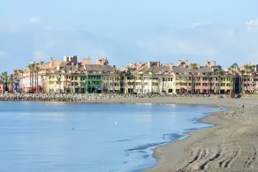 Beautiful Torreguadiaro Beach Front Apartment - Image 3