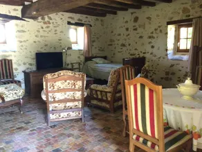 Charmante Chapelle du XVIIe rénovée, au bord de la rivière avec jardin, vélos, ping-pong et plus - Image 5