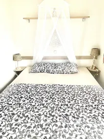 Cozy tiny house in nature, 5 mins from Beach | With sea view & high speed WiFi - Image 4