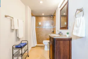 Beachfront Condo with Pool, Balcony & Ocean Views - Image 2