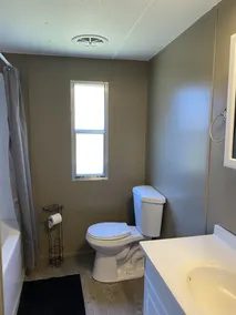 Great location, extremely clean ,half mile from trail heads. - Image 2