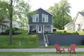 Lake side country home - Image 3