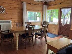 Cottage près de Minden, plage de sable, quai privé, grande cuisine, soleil toute la journée sur le quai - Image 3