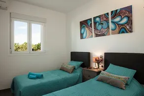 Neue zeitgenössische Villa, privater Pool, Klimaanlage, WLAN, Freeview und Ruhe! - Image 3