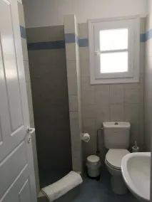 Family house with 2 b/r , private garden, next to beach - Image 3