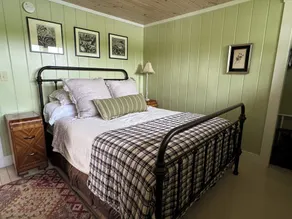 Updated lake cottage right on Damariscotta Lake. - Image 4