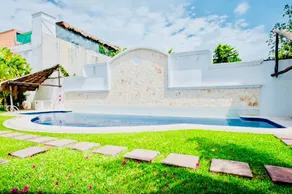Chambre Deluxe Confort Balcon avec Piscine et Parking A/C - Image 5