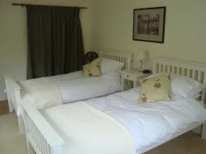 Stunning 3 bedroom 3 bath self catering cottage nr Stonehenge, Salisbury, Longleat, Avebury and Bath, Short walk to lovely village pub - Image 5