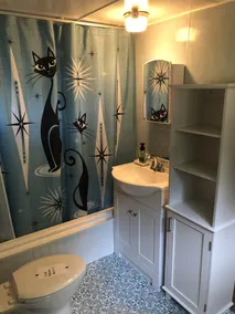 Experience a Lakeside Retro 1950's Mobile Home Getaway - Image 3