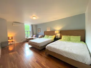 A3~Sunny Balcony+3 Full baths+5 Queen beds+4 Sofabeds+Free Parking~100Walk Score - Image 4