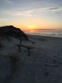 Wunderbare Lage, mitten auf der Insel! Kurzer Spaziergang zum Strand, Pier und Inselmarkt. - Image 3