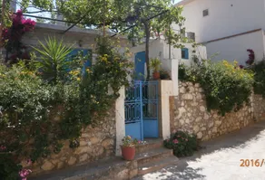 A beautiful stone house with garden - Image 4