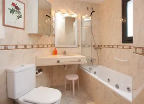 SUNNY ATTIC, 2 TERRACES, PRIVATE SOLARIUM, 3 ROOM, 2 BATHS. 3 MIN TO SUBWAY. - Image 2