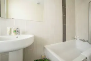Charming 1BD Victorian Terrace Flat in Dalston - Image 2