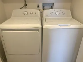 Denver nice and clean 2bdr,  great location close to I-25. FREE parking & WIFI - Image 2