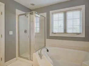 Stunning 4 bedroom townhouse 2 king suites. - Image 5