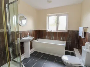 Glanyrafon Bungalow, ST HARMON - Image 2