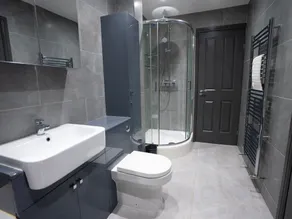 Modern Private Apartment Centrally Located - Image 3