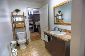 Lacay Apartement - Modern 1 or 2 bedrooms unit - Image 3