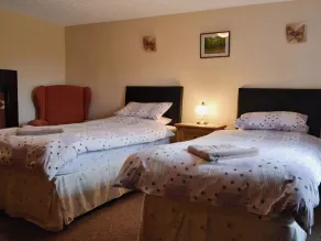 4 bedroom accommodation in Blakeney - Image 5