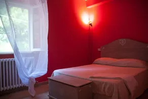 Maison immergée dans la campagne des Marches - Image 5