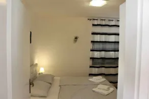 Holiday apartment with shared pool and barbecue - Image 4