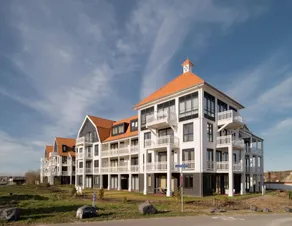 Luxurious Penthouse With 3 Bathrooms, Near the Sea - Image 3