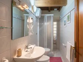 Skøn privat feriebolig for 10 gæster med privat pool, WIFI, TV, gårdhave og kæledyr tilladt - Image 2