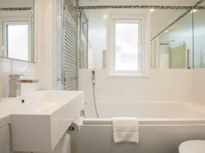 Trendy Flat in Sunninghill's Village Atmosphere - Pass the Keys - Image 3