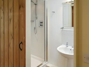 2 bedroom accommodation in Occold, near Eye - Image 3