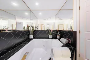 Open layout with views, jacuzzi tub - Image 4