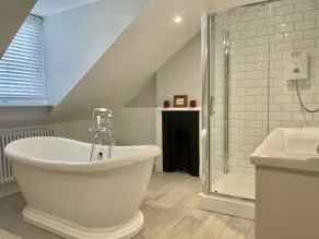 Elegant coastal townhouse located in the heart of  the 'Victoria-Town' area of Deal sleeping 10 - Image 4