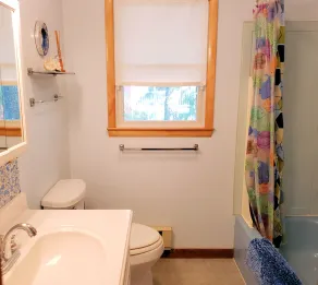 Kate's Cottage - Nice location, large screened  porch. NO LINENS & TOWELS - Image 3