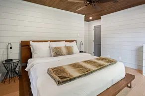 CAMP KAHSHE | Luxury Beachfront Muskoka Cottage Rental - Image 4