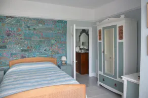 Delightful quiet space, very close to the town & promenade. - Image 3