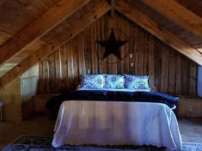 Cora's Main Log Cabin - Image 2